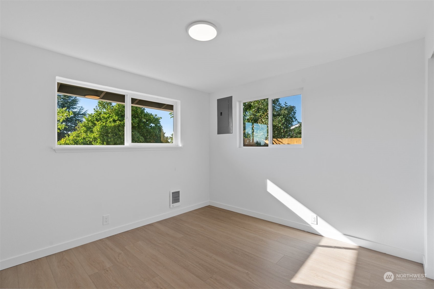 property viewer photo 15
