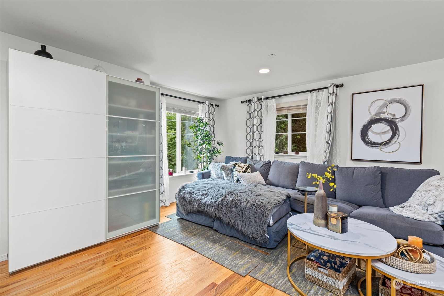 property viewer photo 4