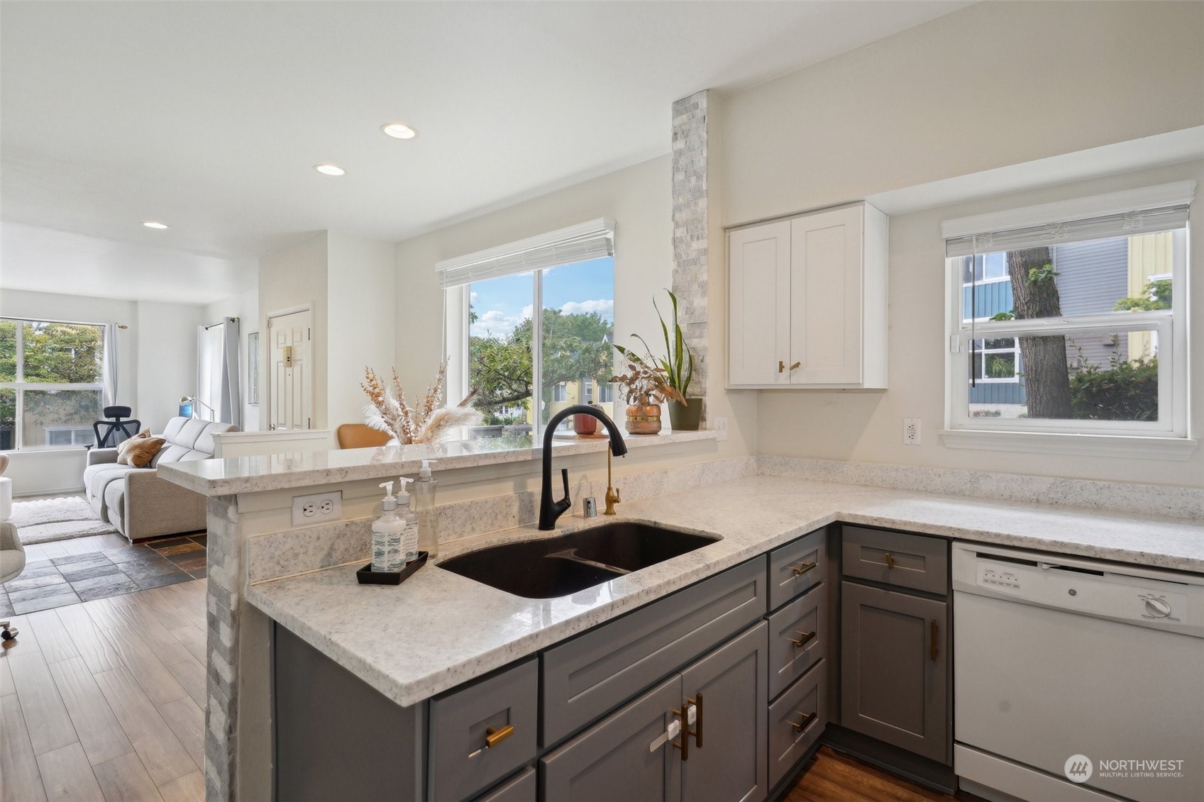 property viewer photo 11