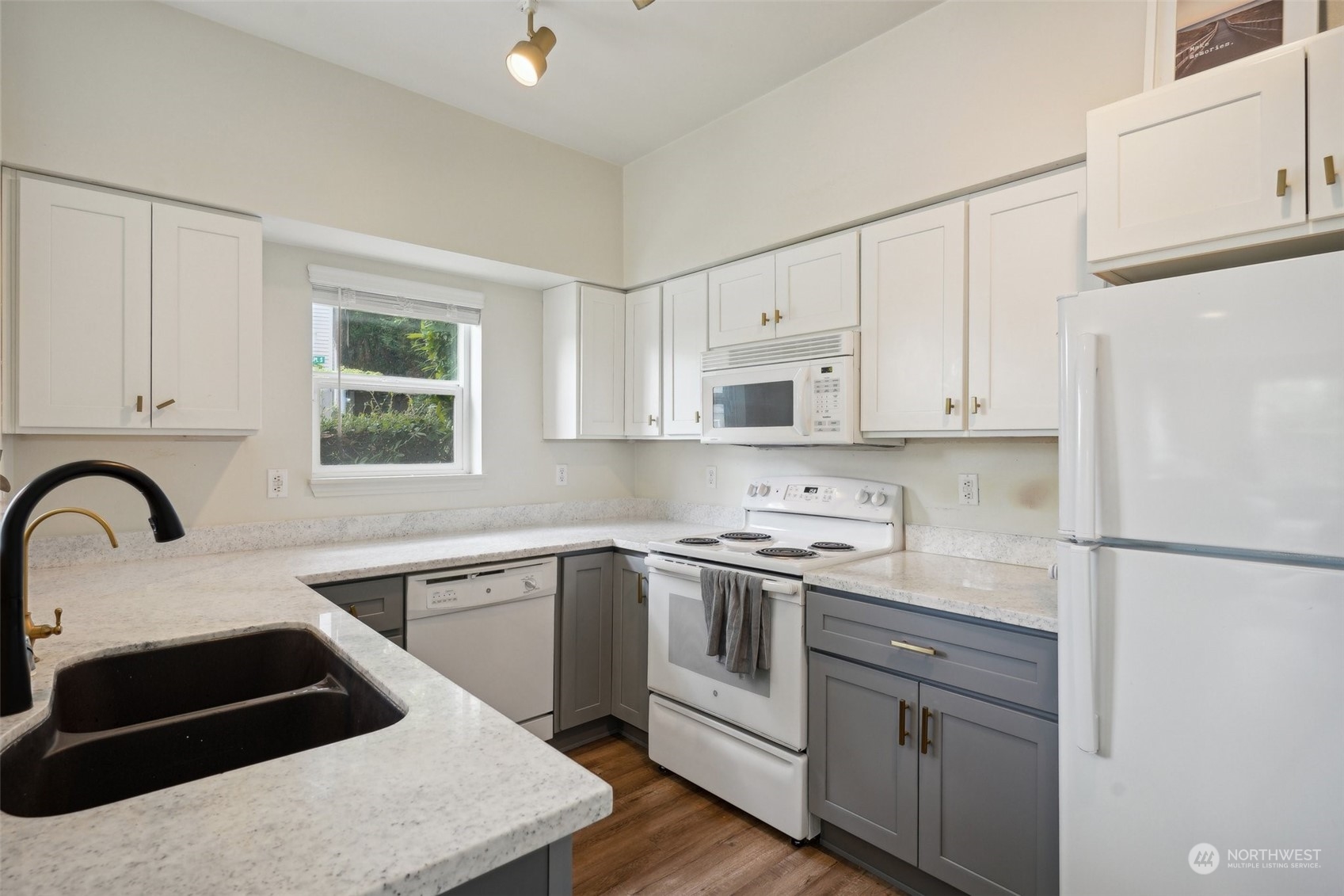 property viewer photo 12