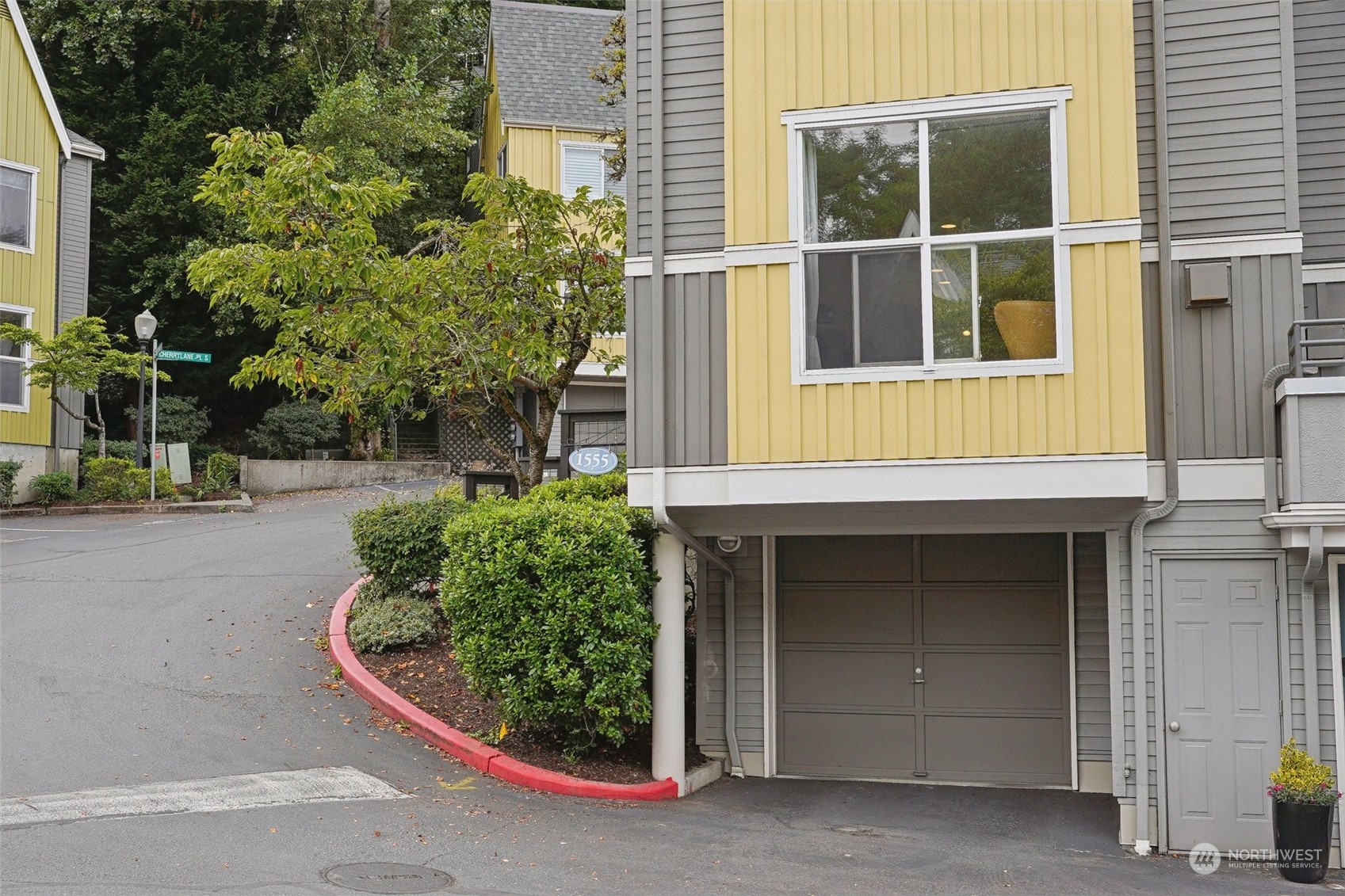 property viewer photo 2