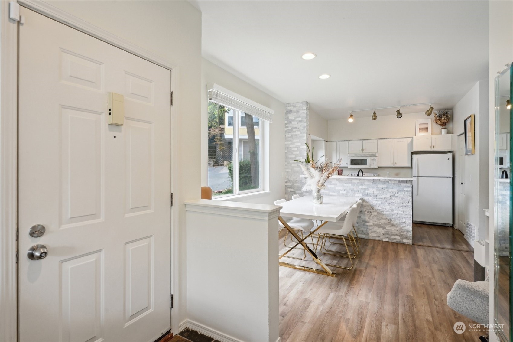property viewer photo 3
