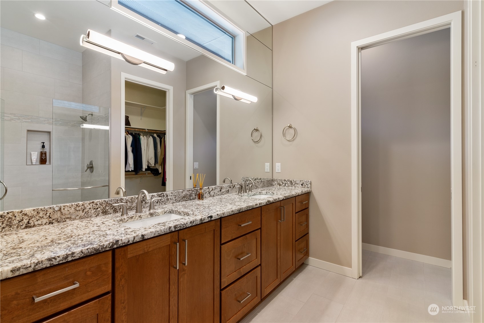 property viewer photo 19