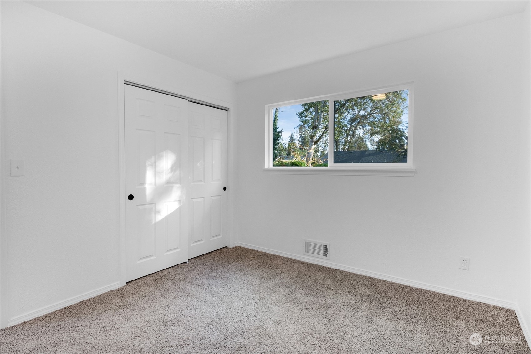 property viewer photo 10