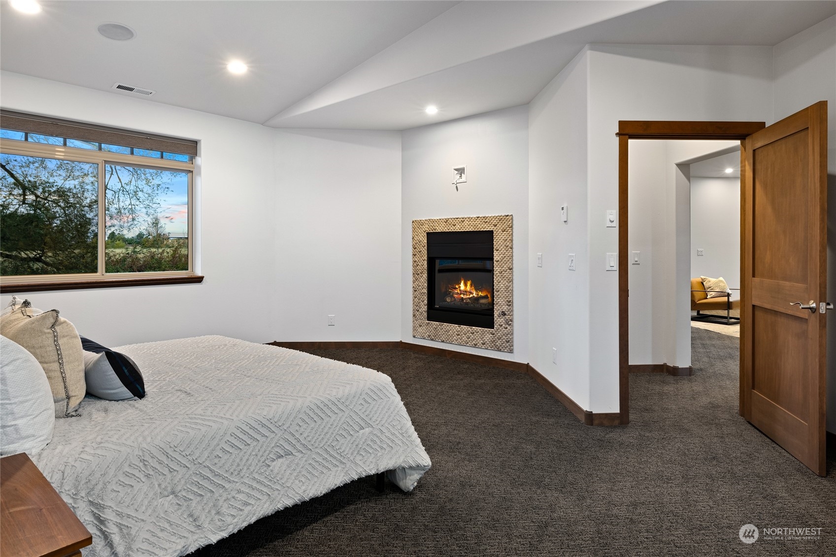 property viewer photo 18