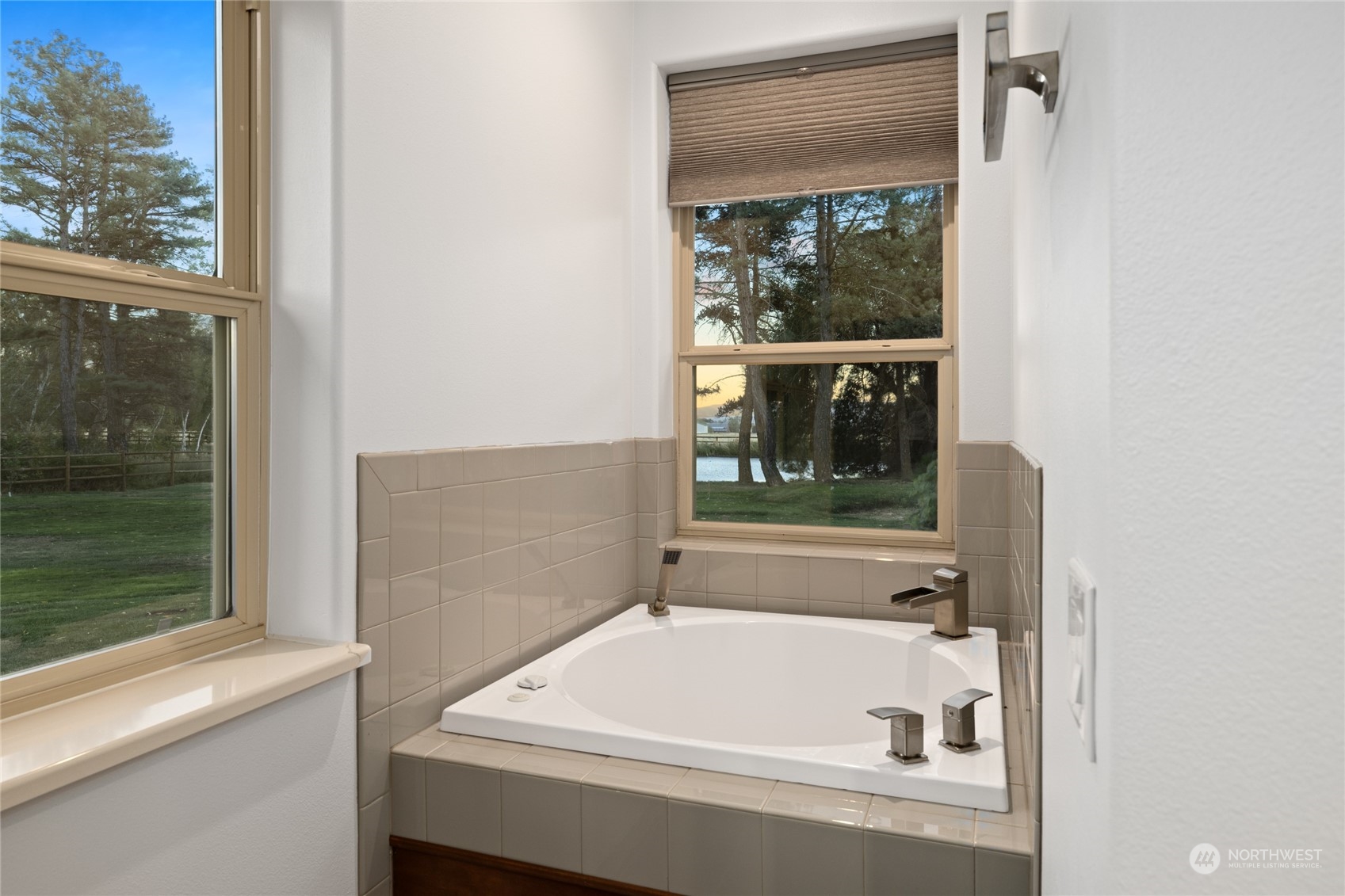 property viewer photo 26