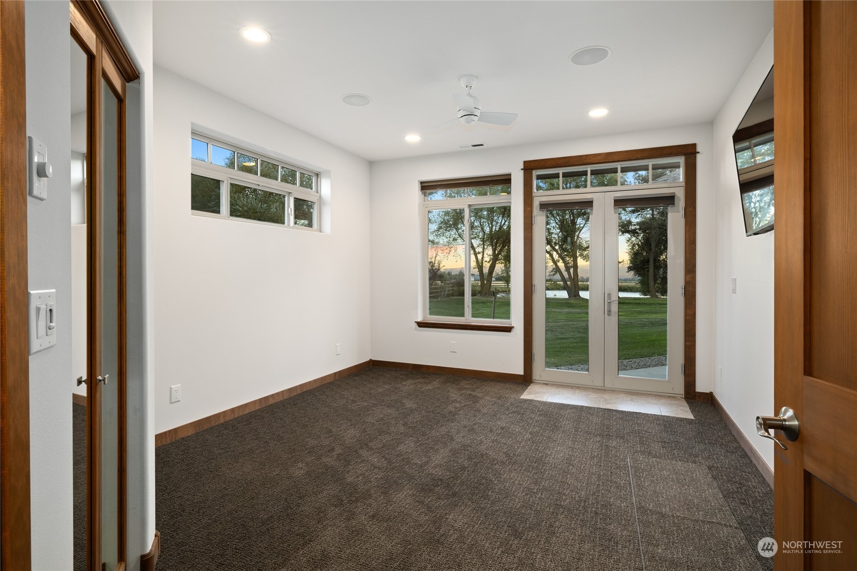 property viewer photo 28