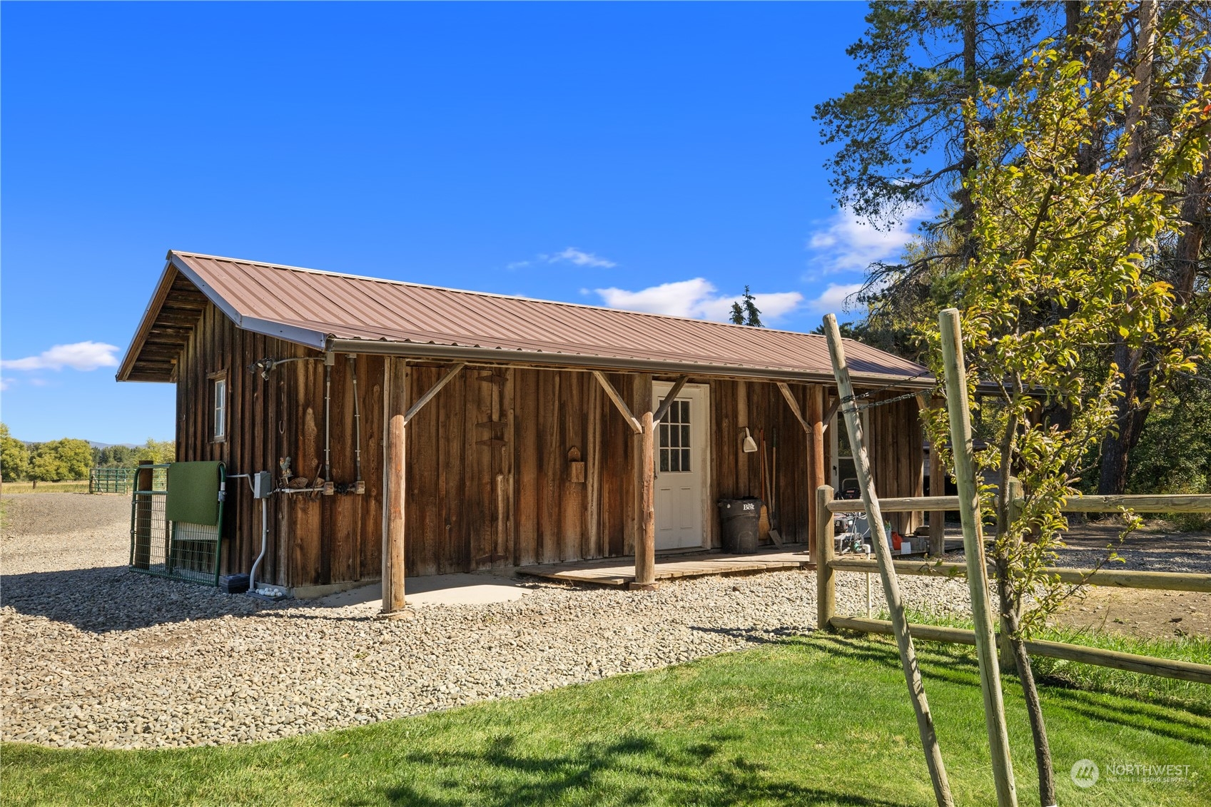 property viewer photo 36