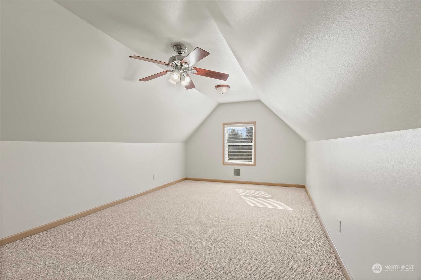 property viewer photo 20
