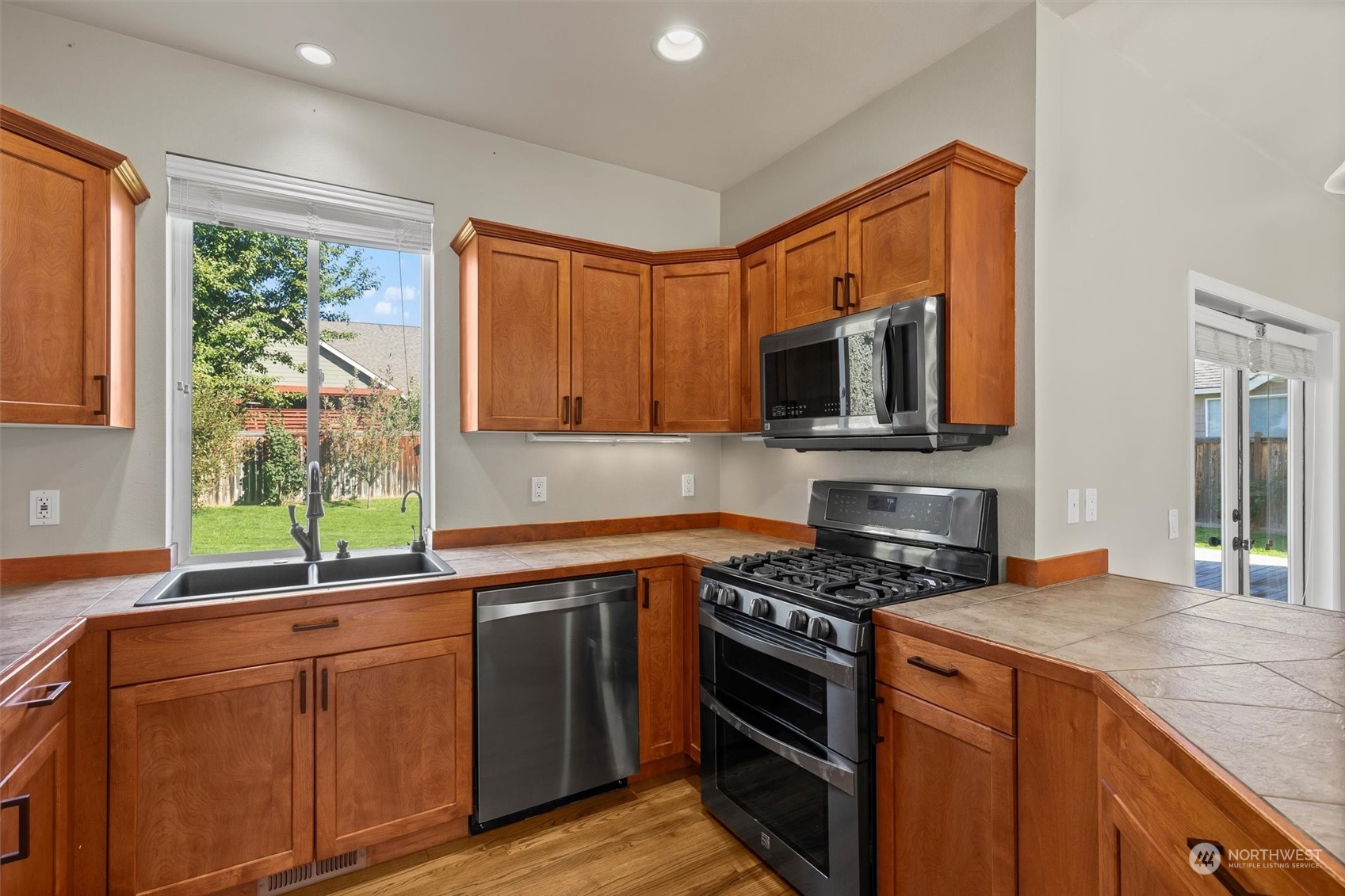 property viewer photo 7