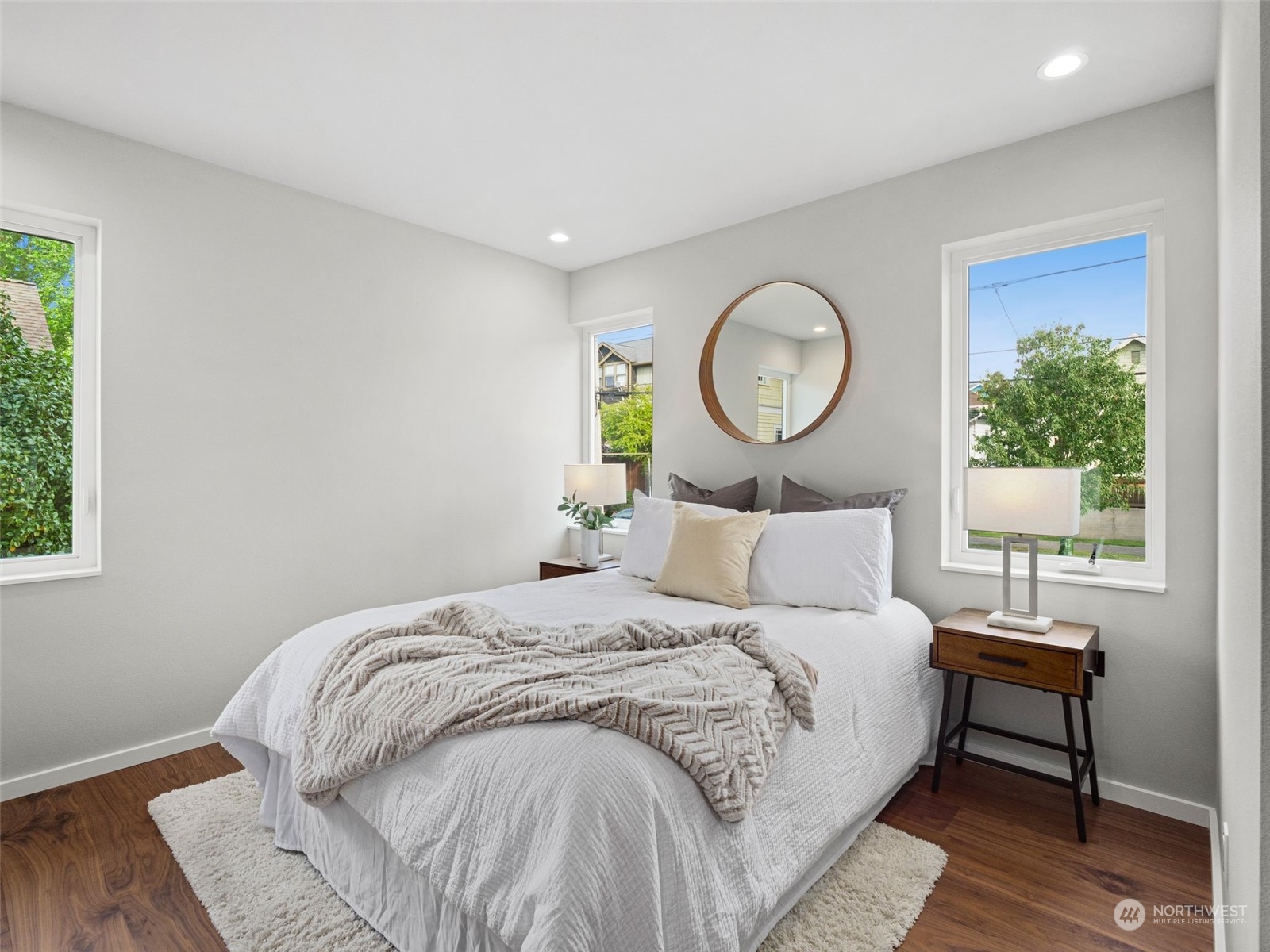 property viewer photo 3