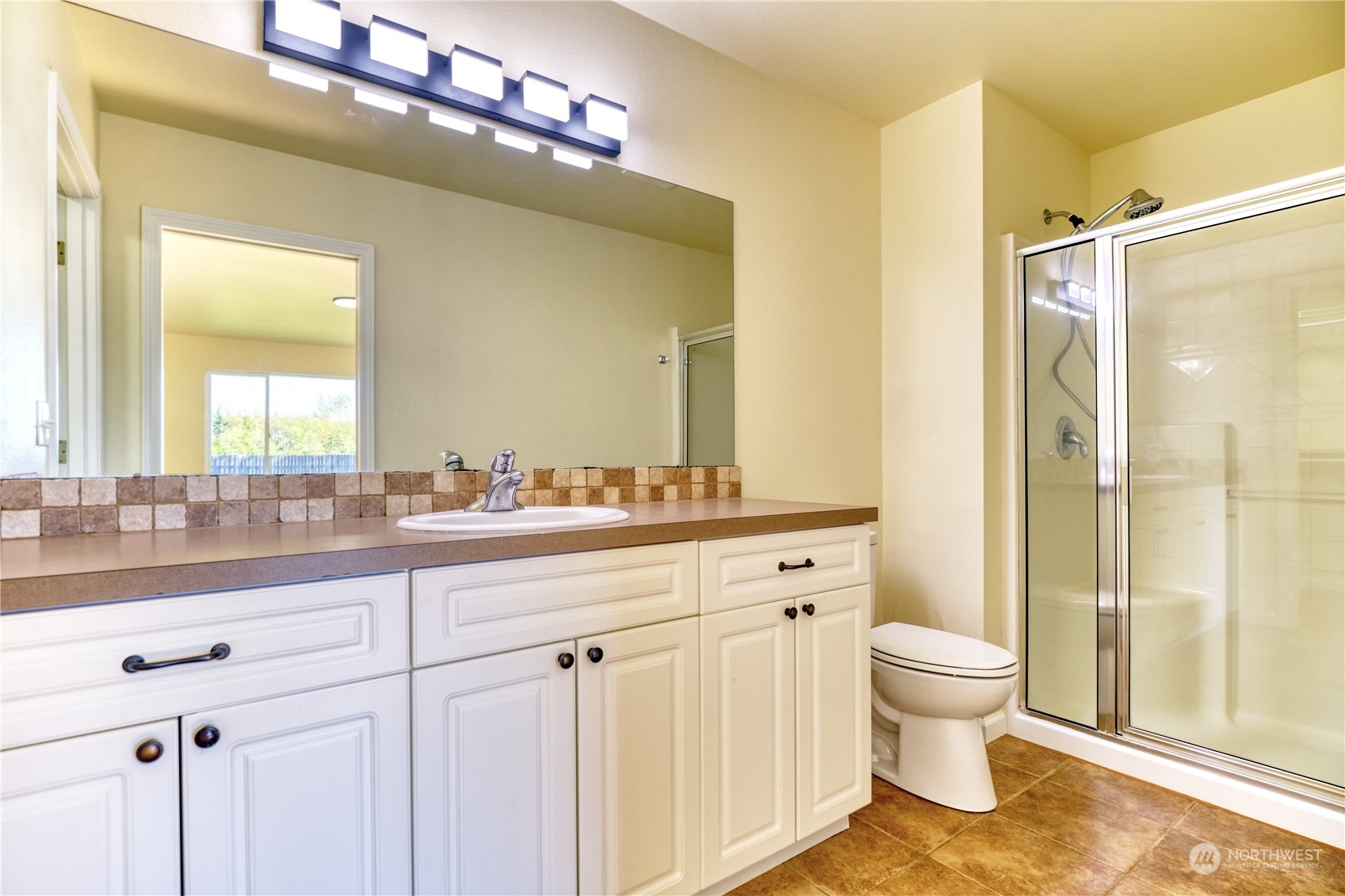 property viewer photo 16