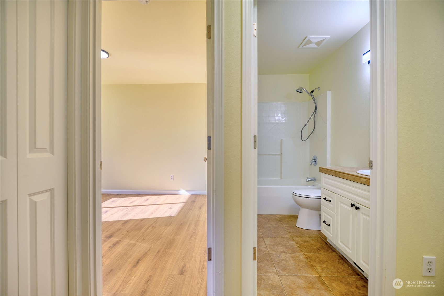 property viewer photo 20