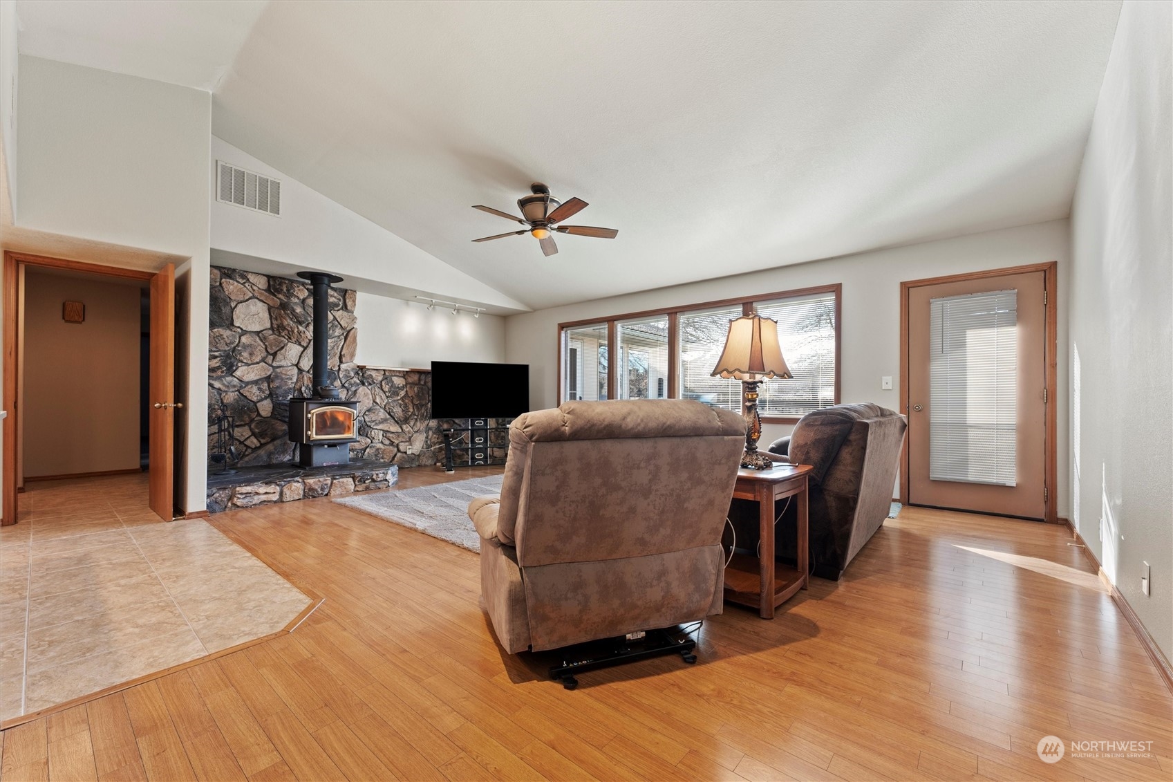 property viewer photo 5