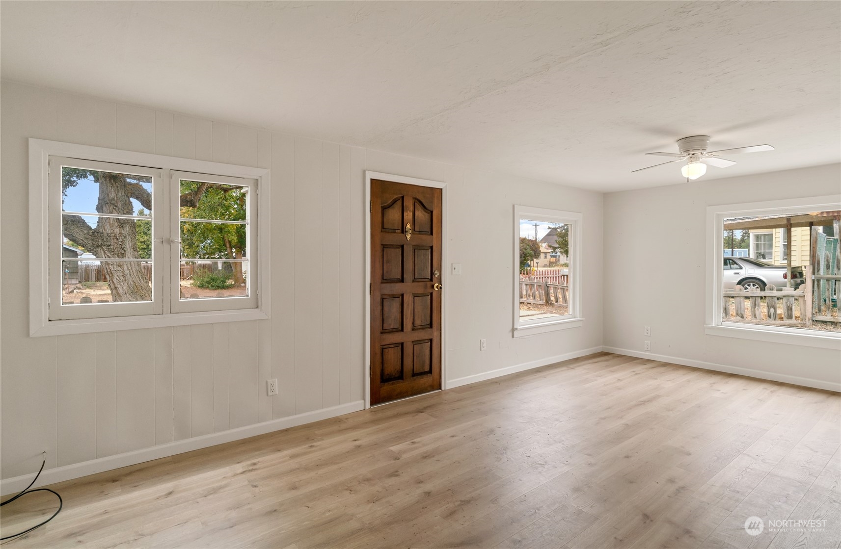 property viewer photo 3