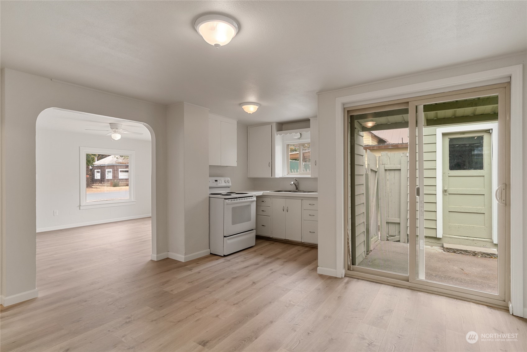 property viewer photo 6