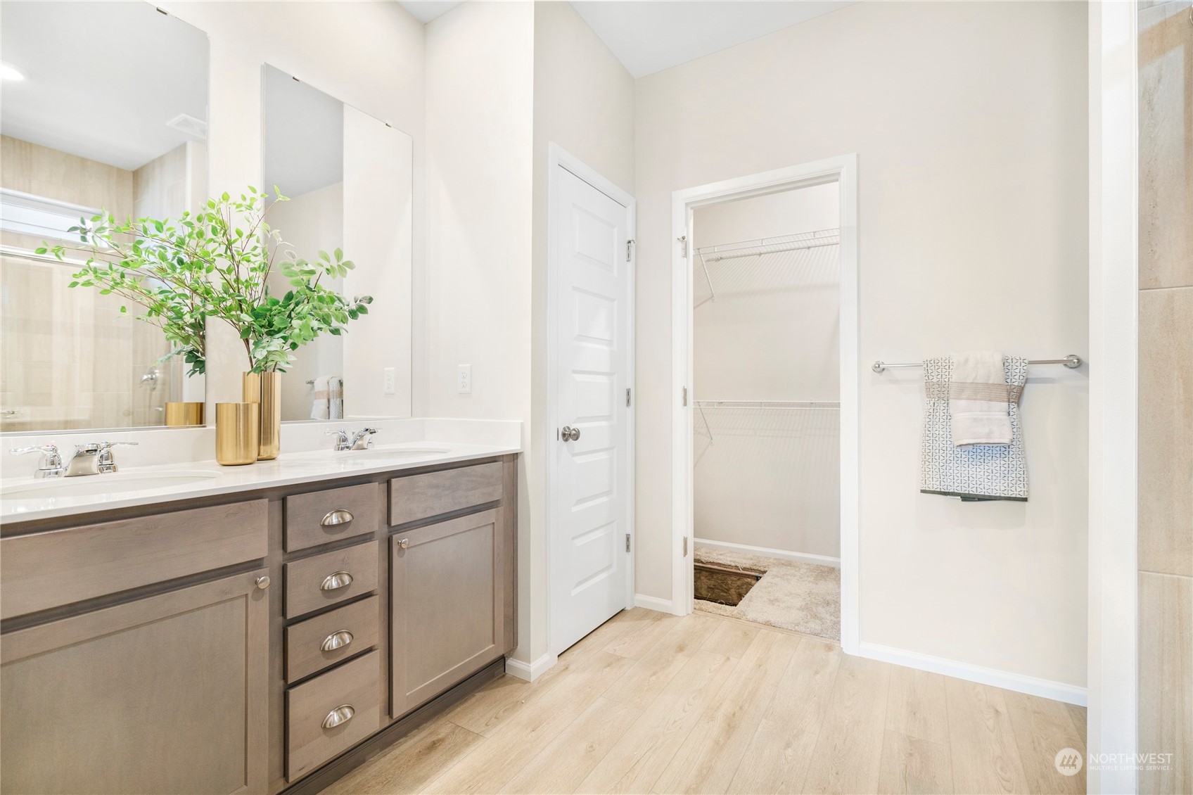 property viewer photo 25
