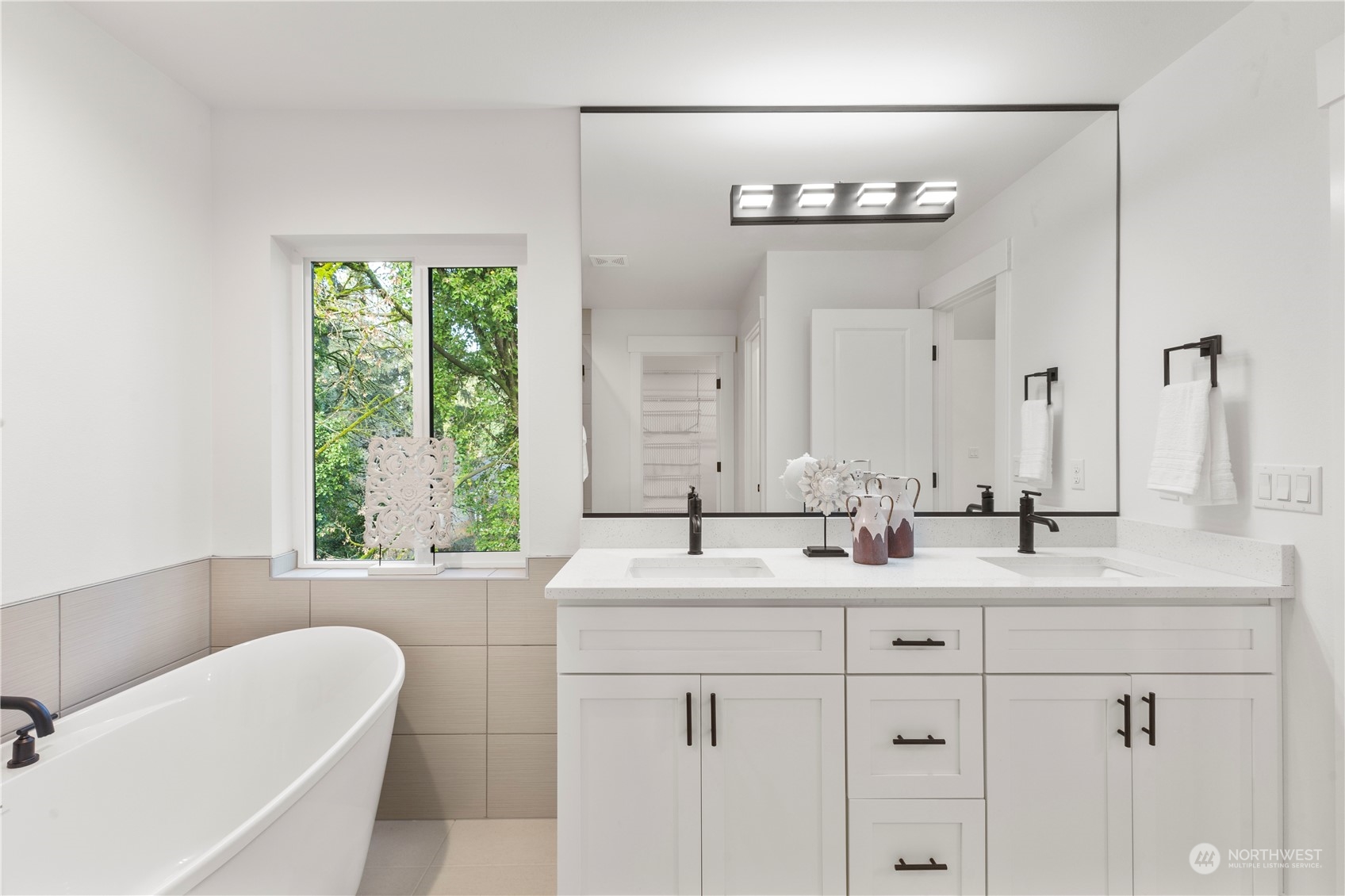 property viewer photo 18