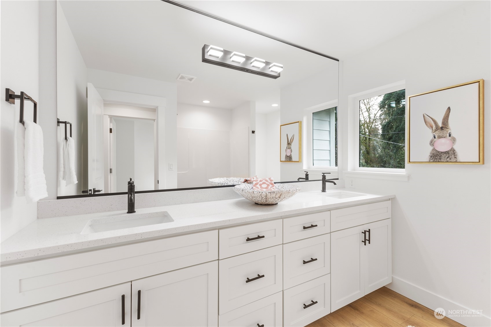 property viewer photo 25