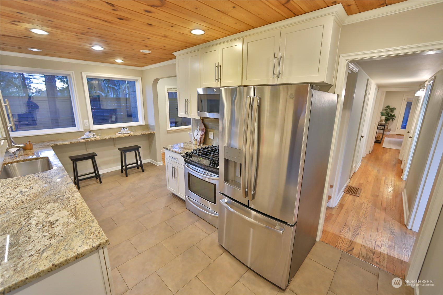 property viewer photo 3