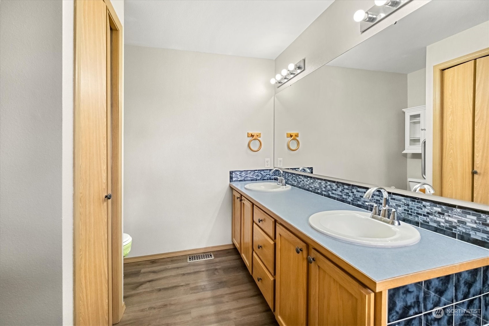 property viewer photo 18