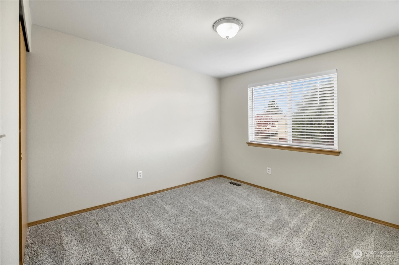 property viewer photo 19