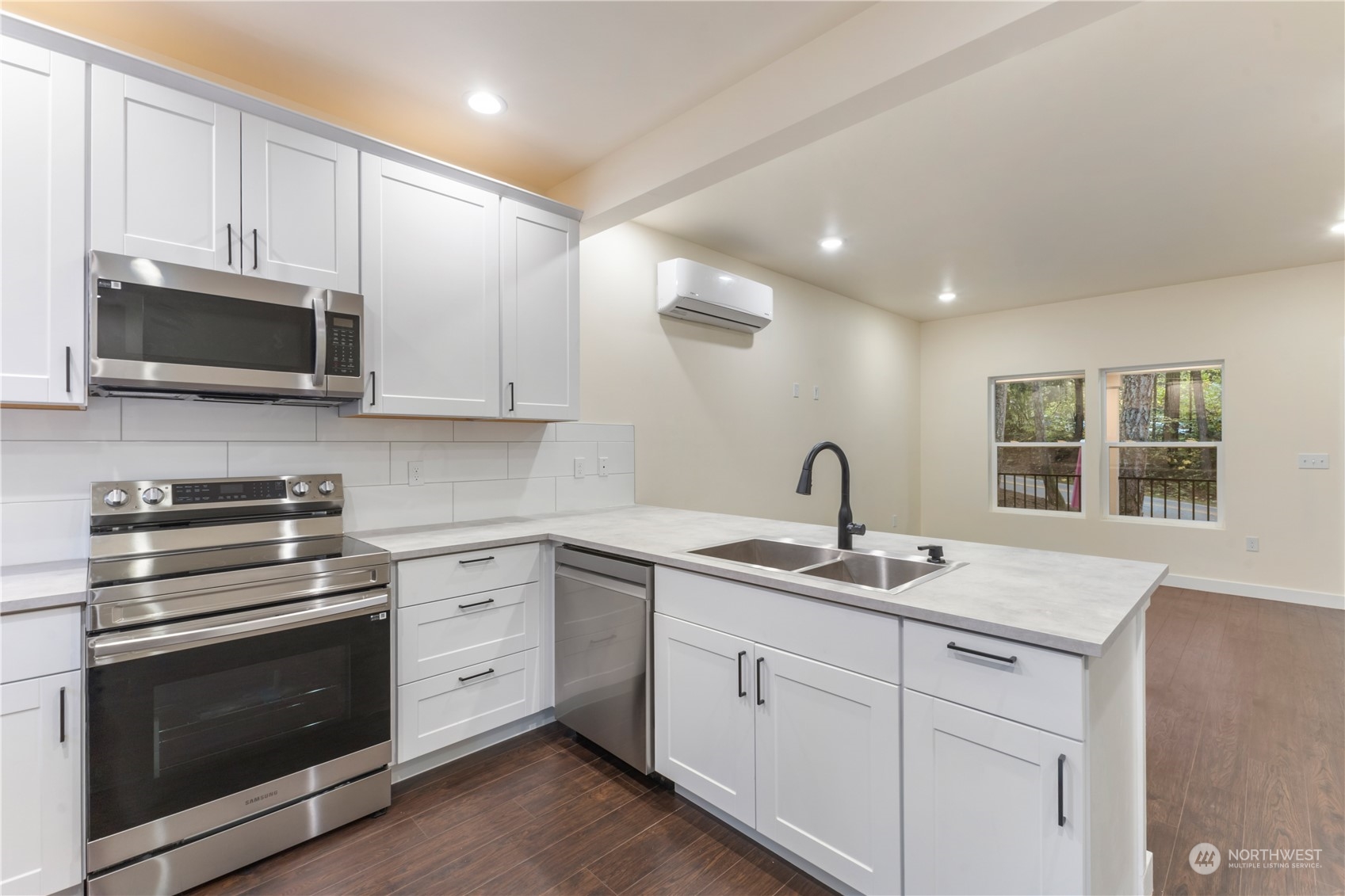 property viewer photo 6