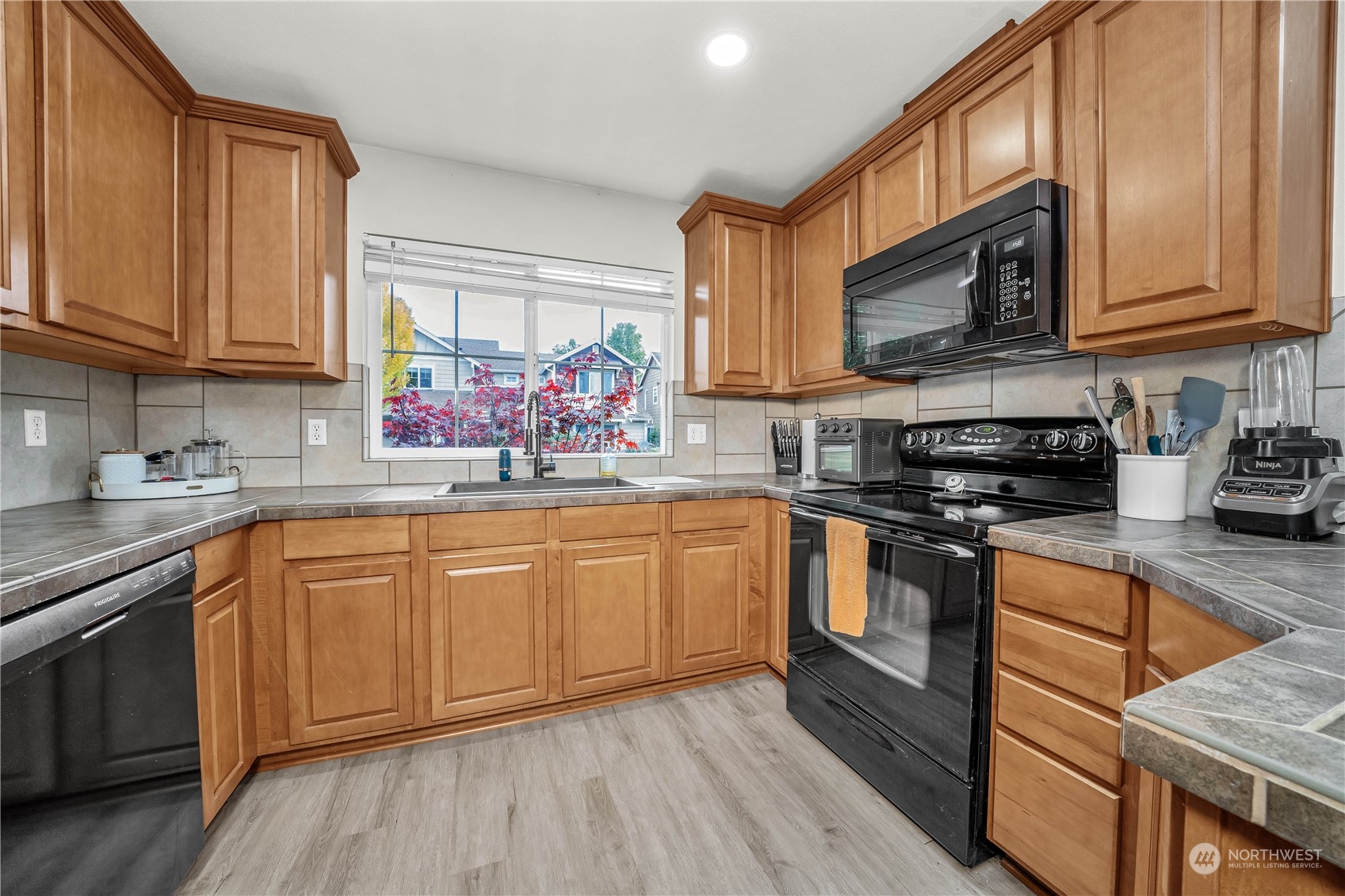 property viewer photo 7
