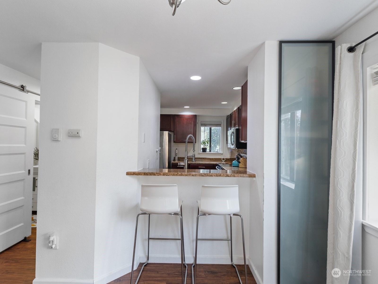 property viewer photo 3