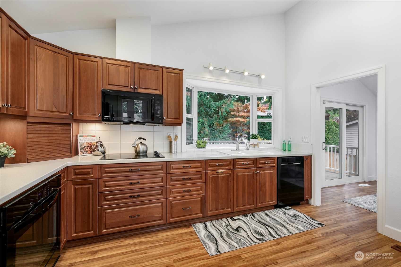 property viewer photo 7