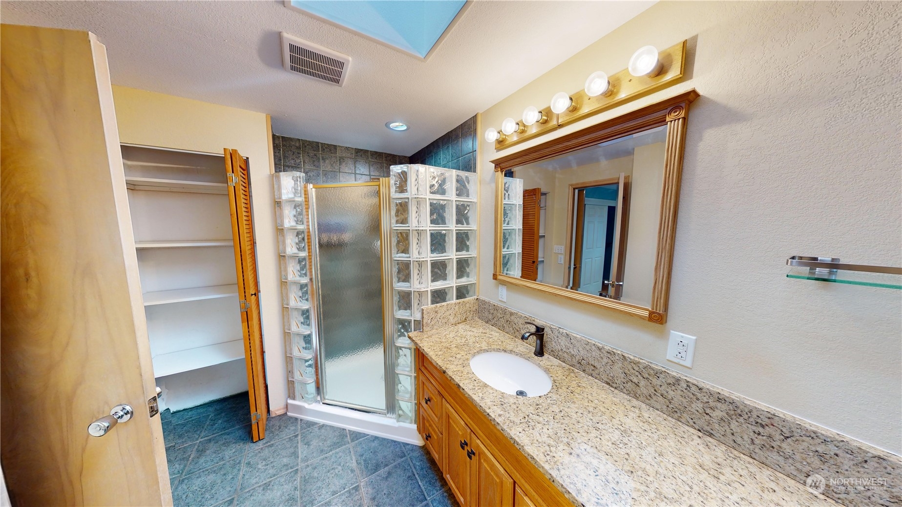 property viewer photo 18