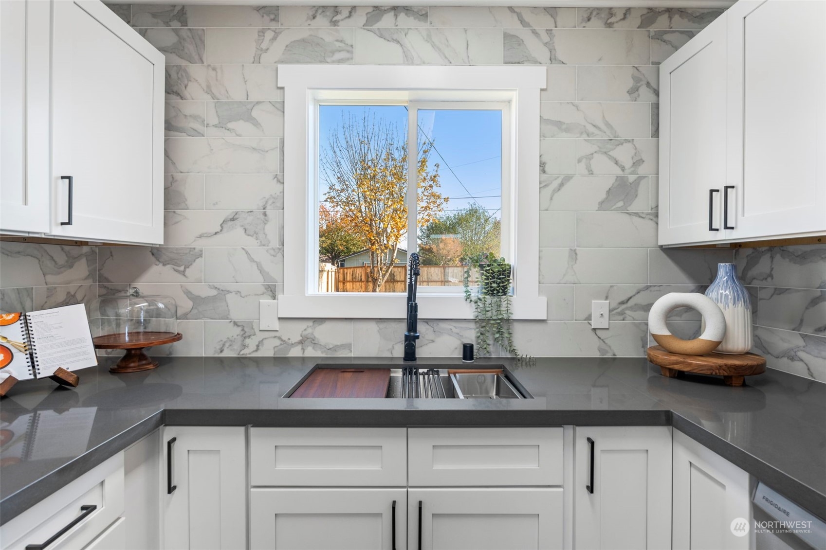 property viewer photo 25
