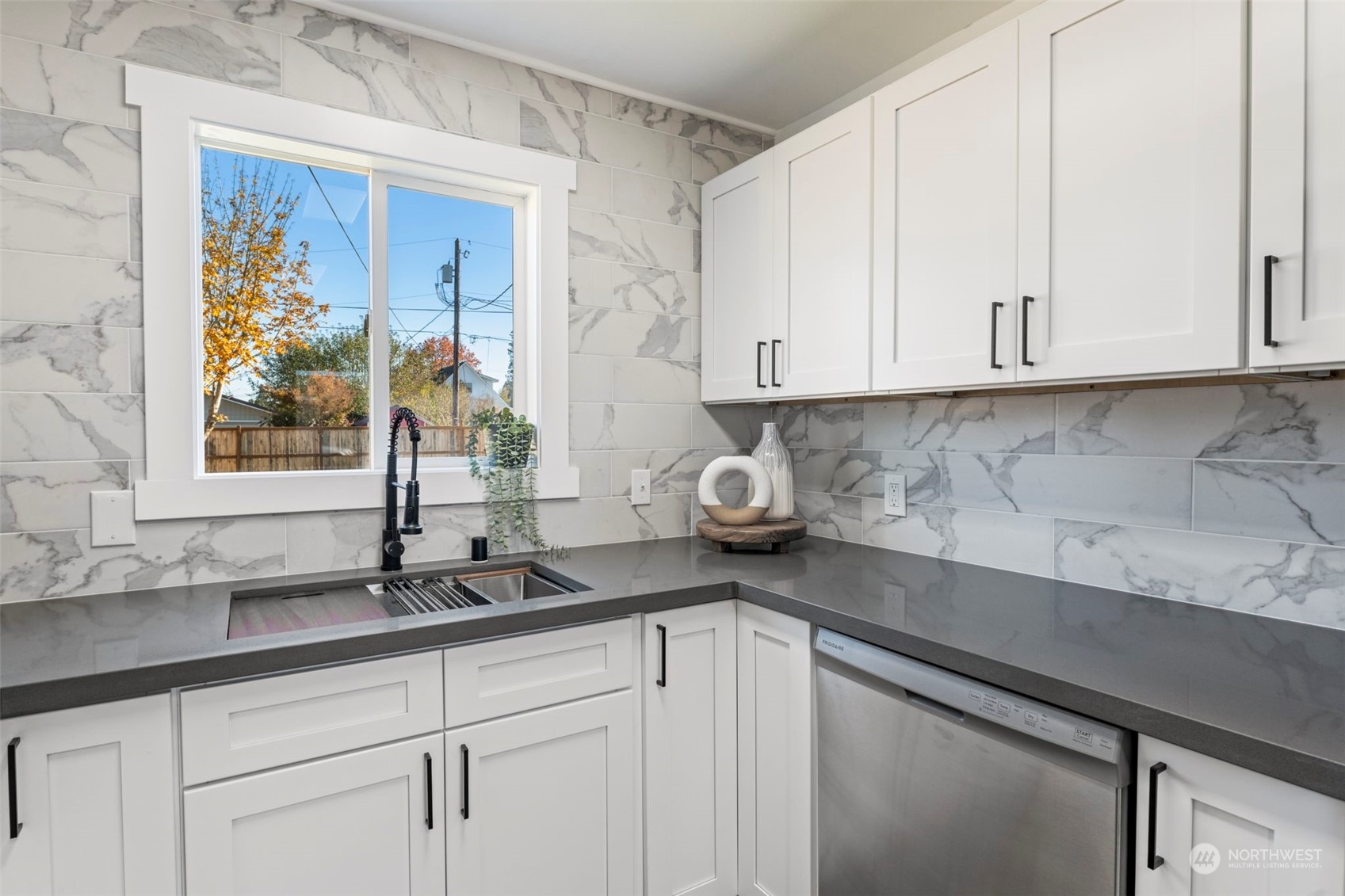property viewer photo 26