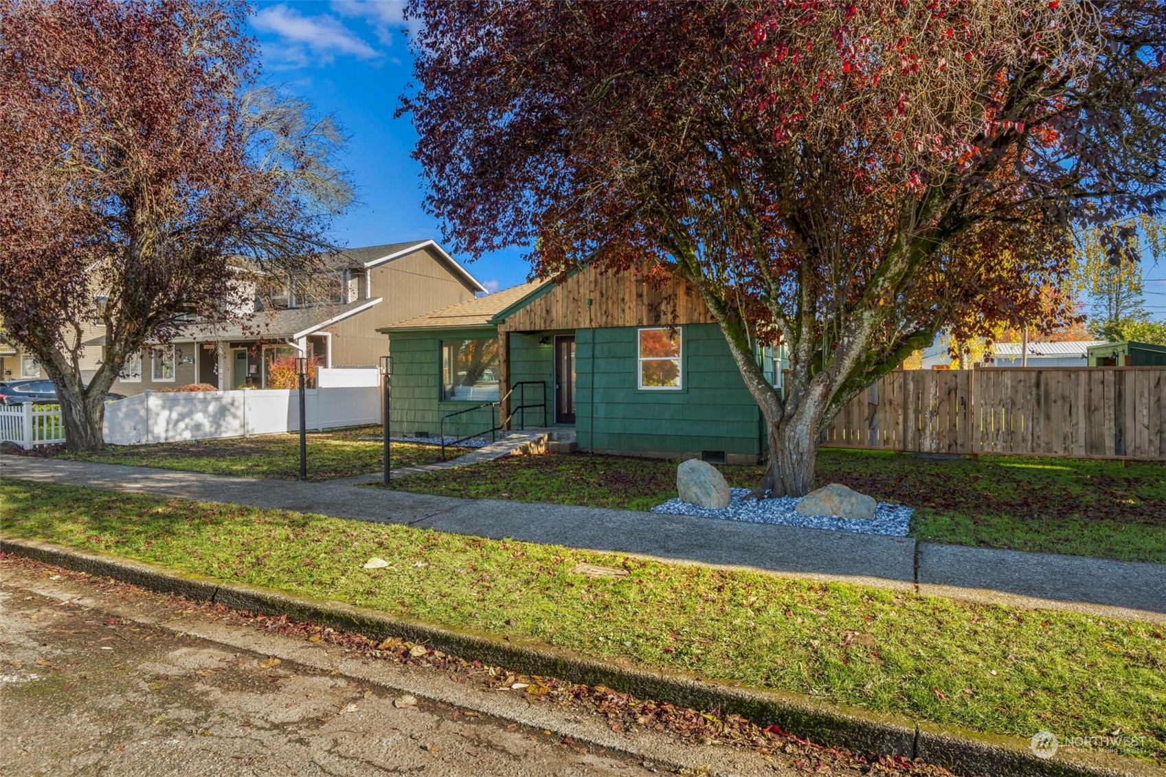 property viewer photo 3