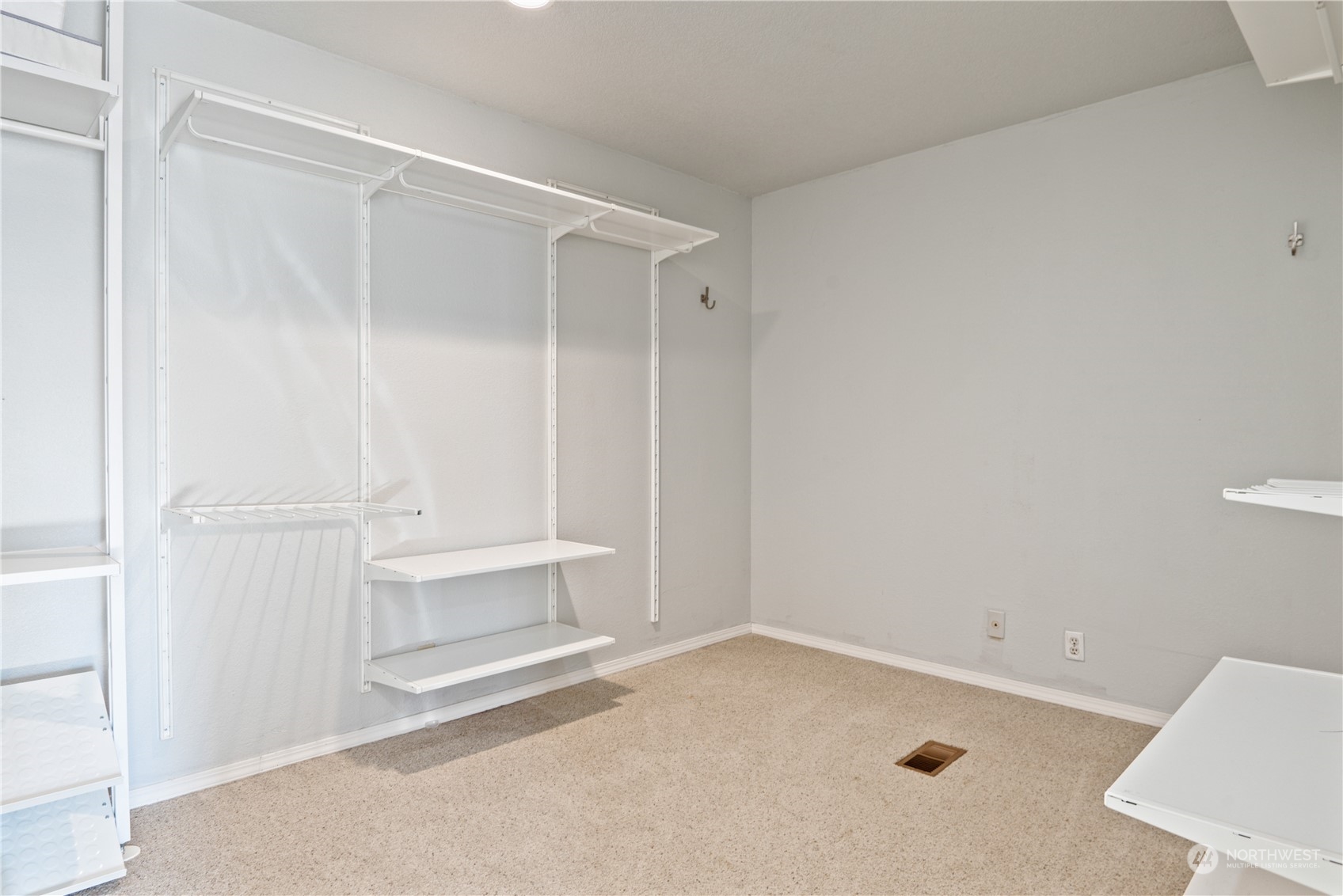 property viewer photo 16