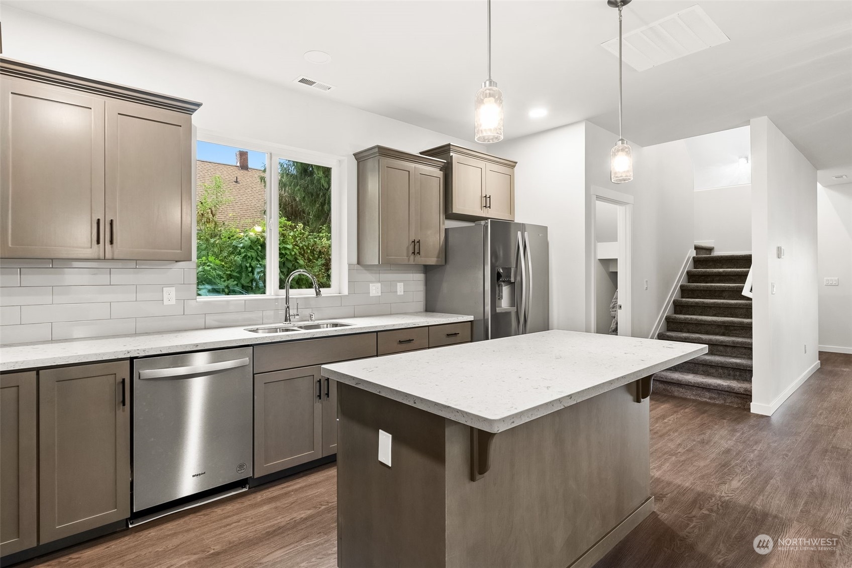 property viewer photo 10