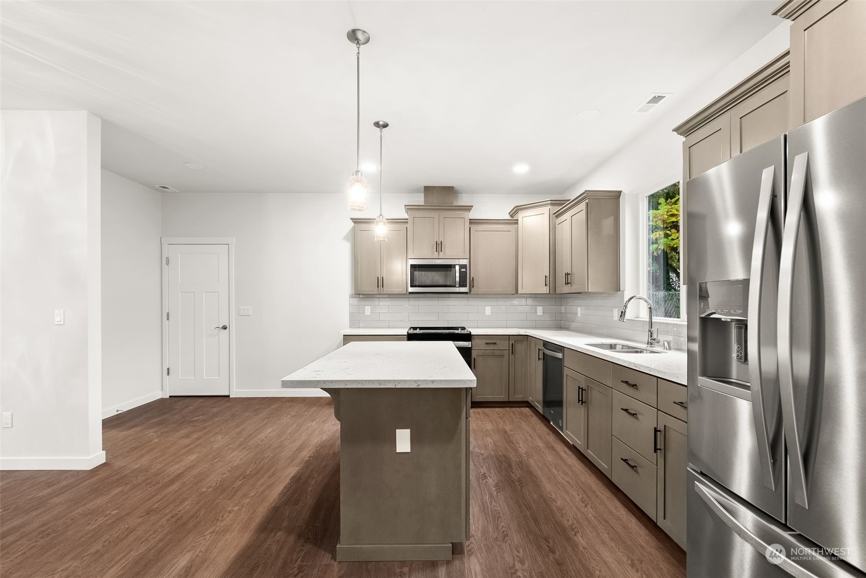 property viewer photo 6