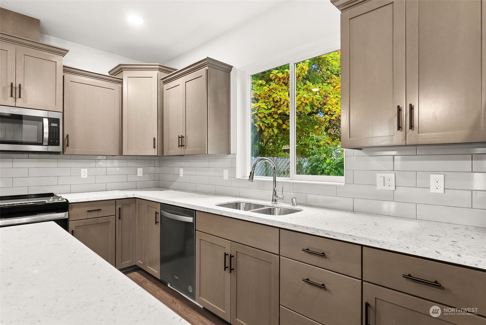 property viewer photo 9