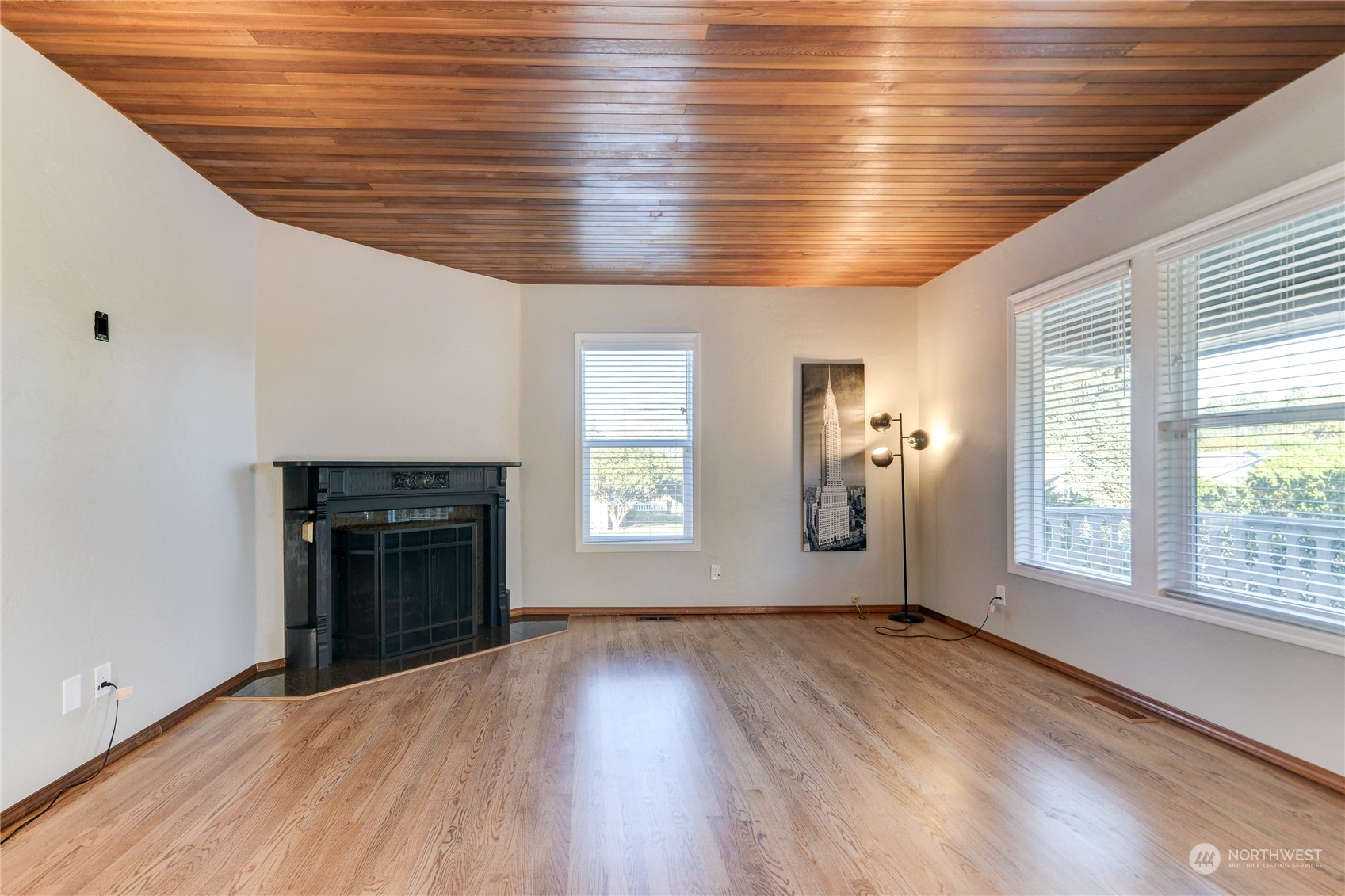 property viewer photo 4