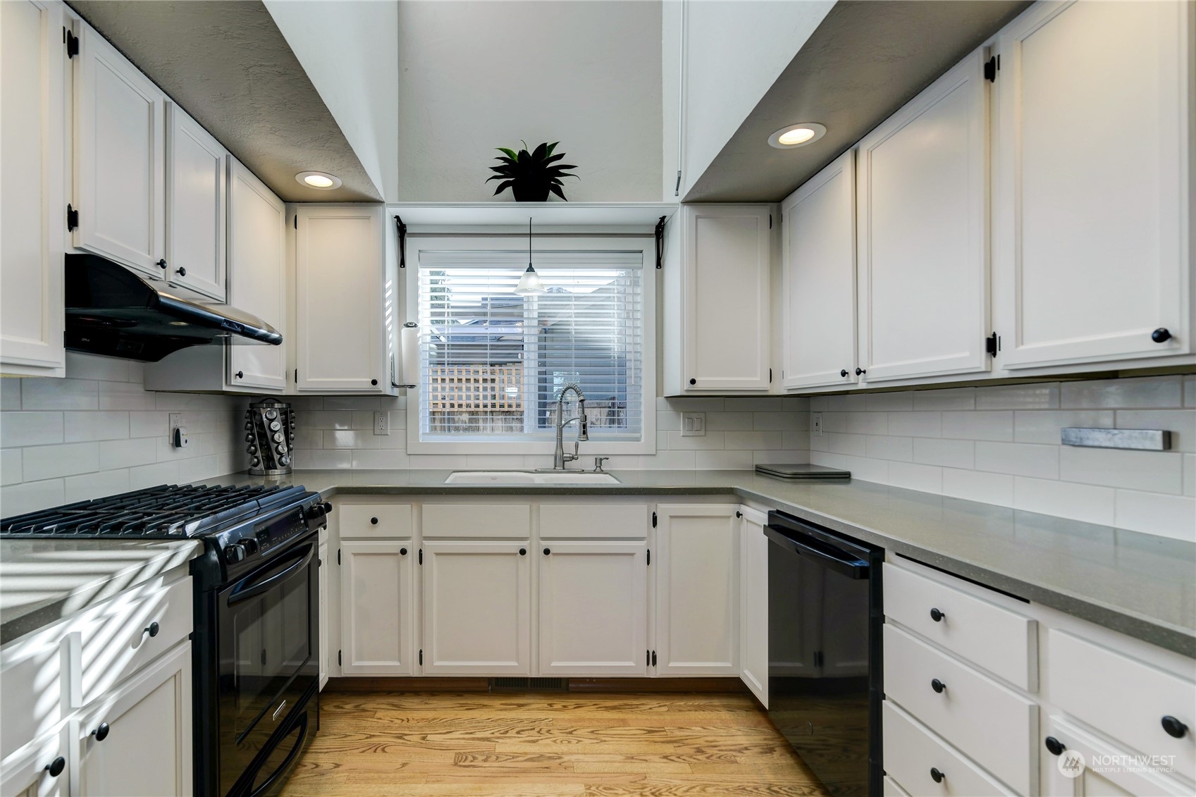 property viewer photo 9