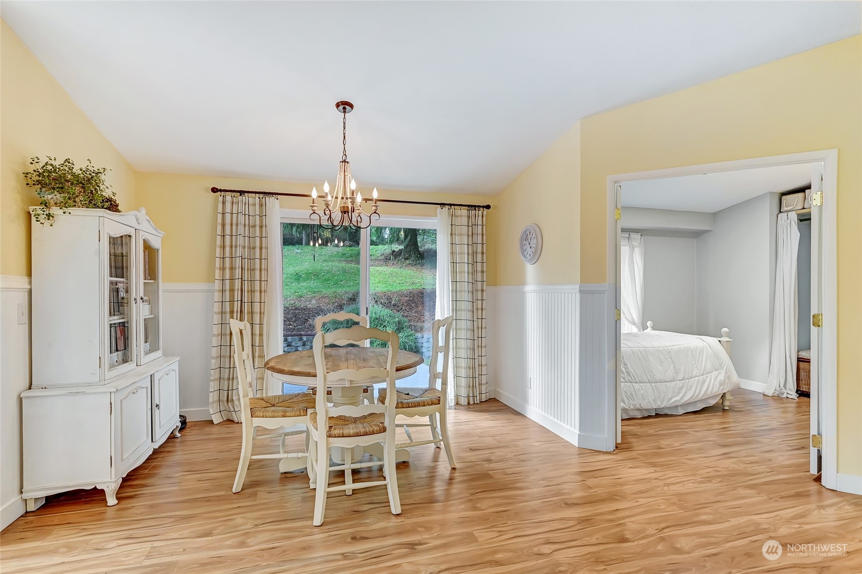 property viewer photo 9