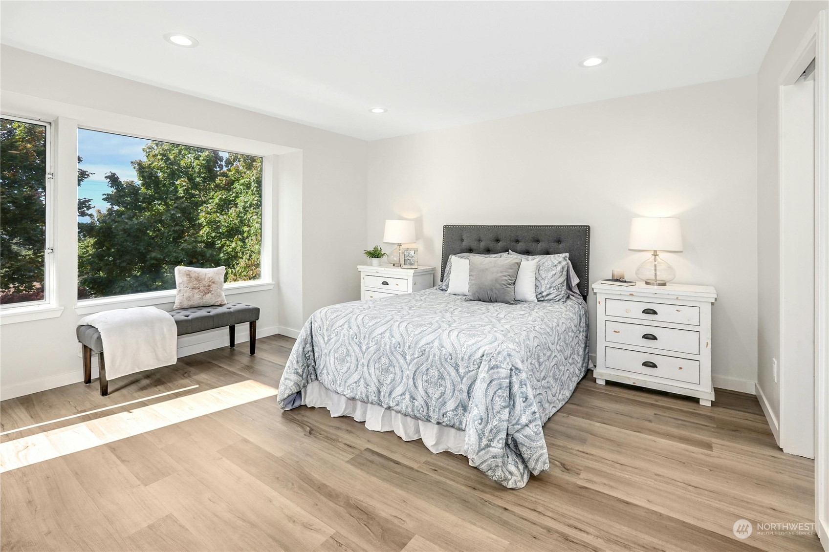 property viewer photo 18