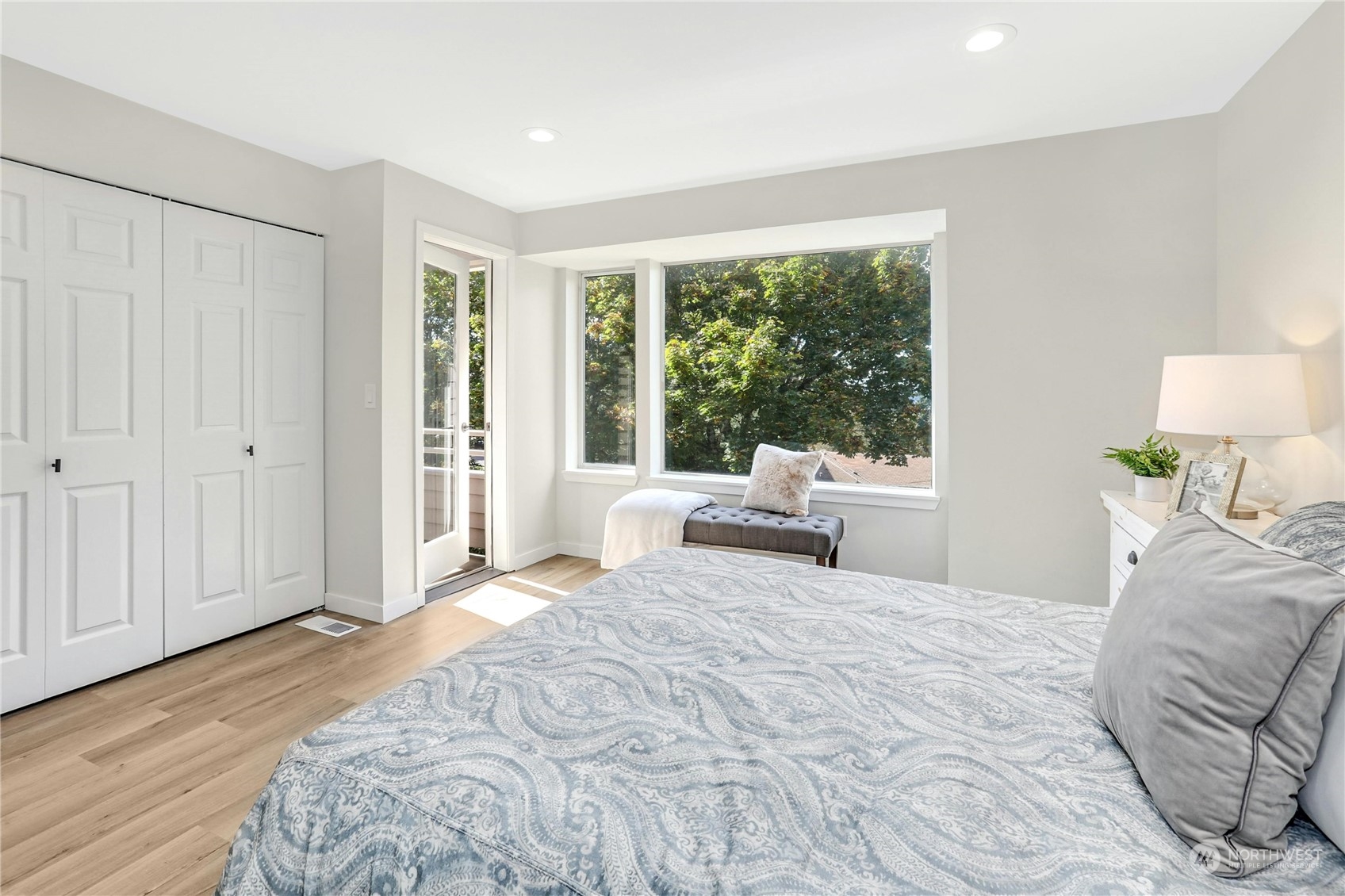 property viewer photo 19