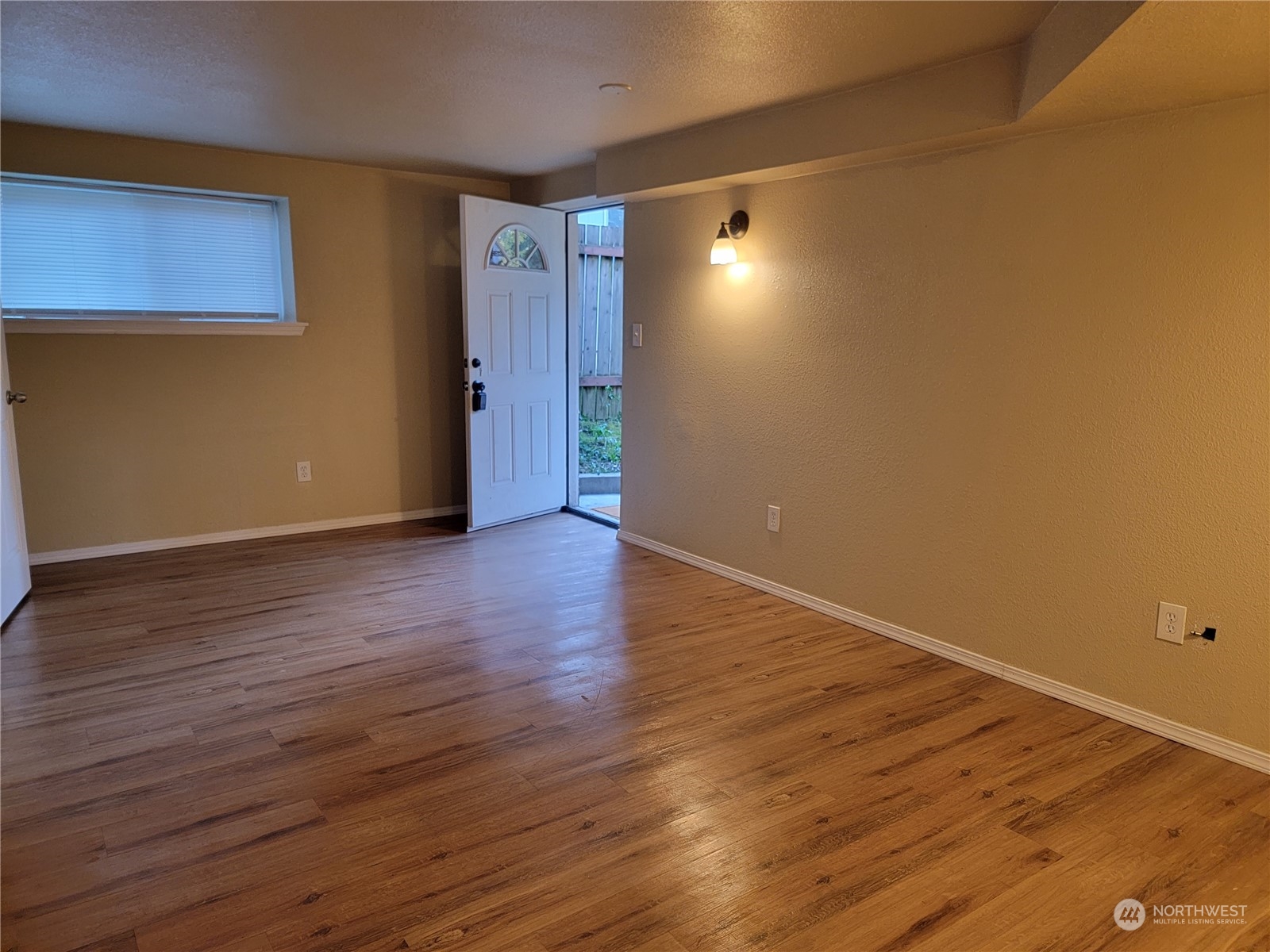 property viewer photo 12