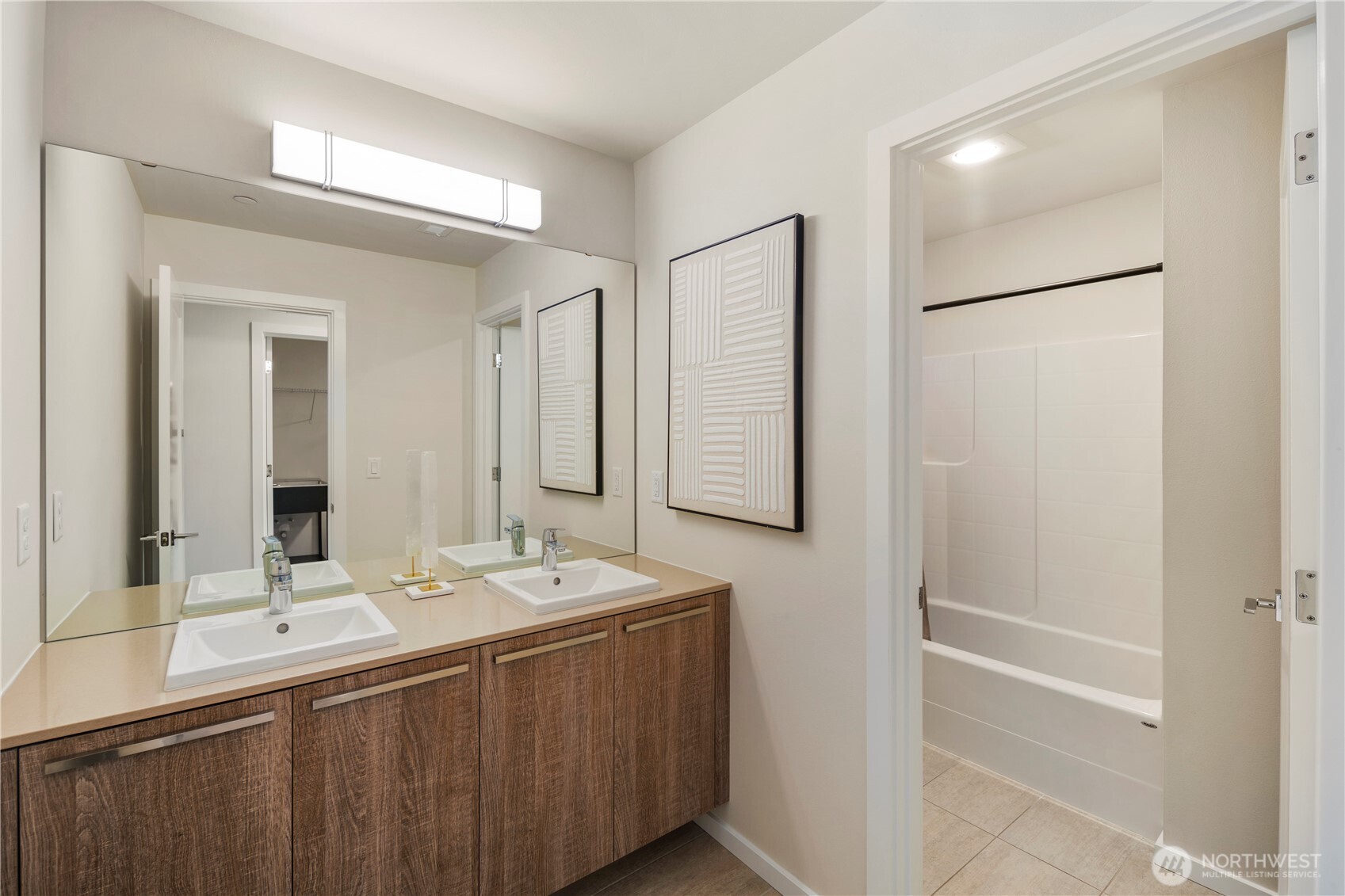 property viewer photo 27