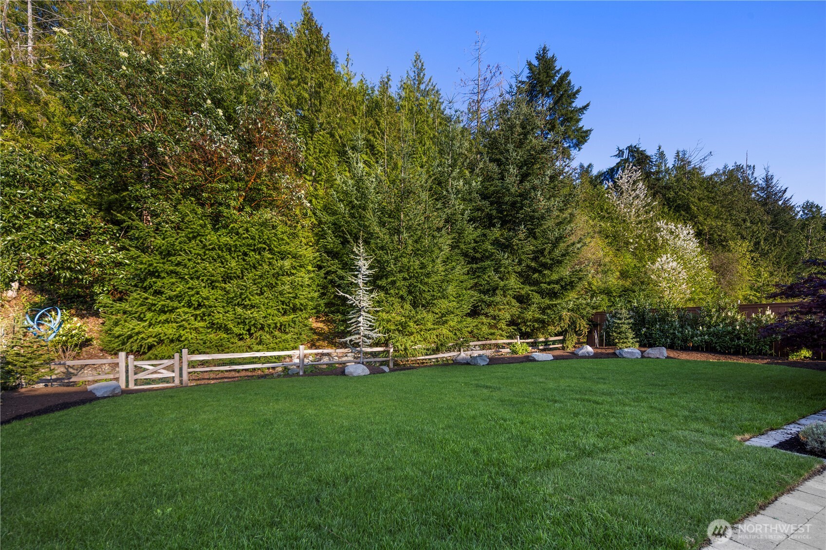 property viewer photo 36
