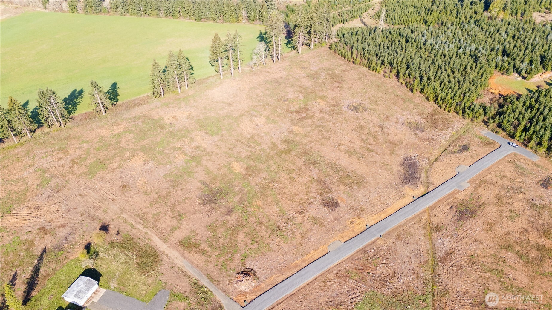main property photo 16