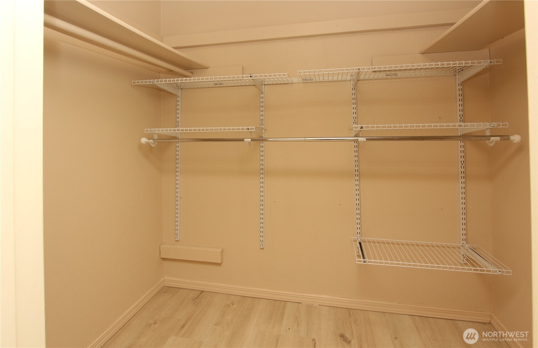 property viewer photo 11