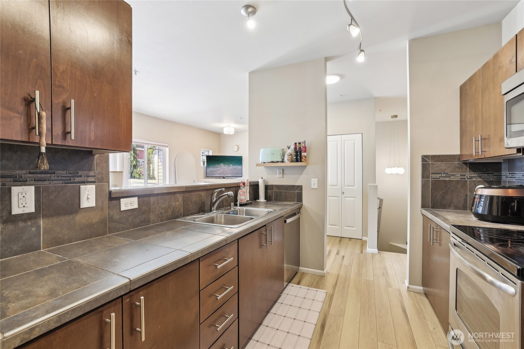 property viewer photo 7