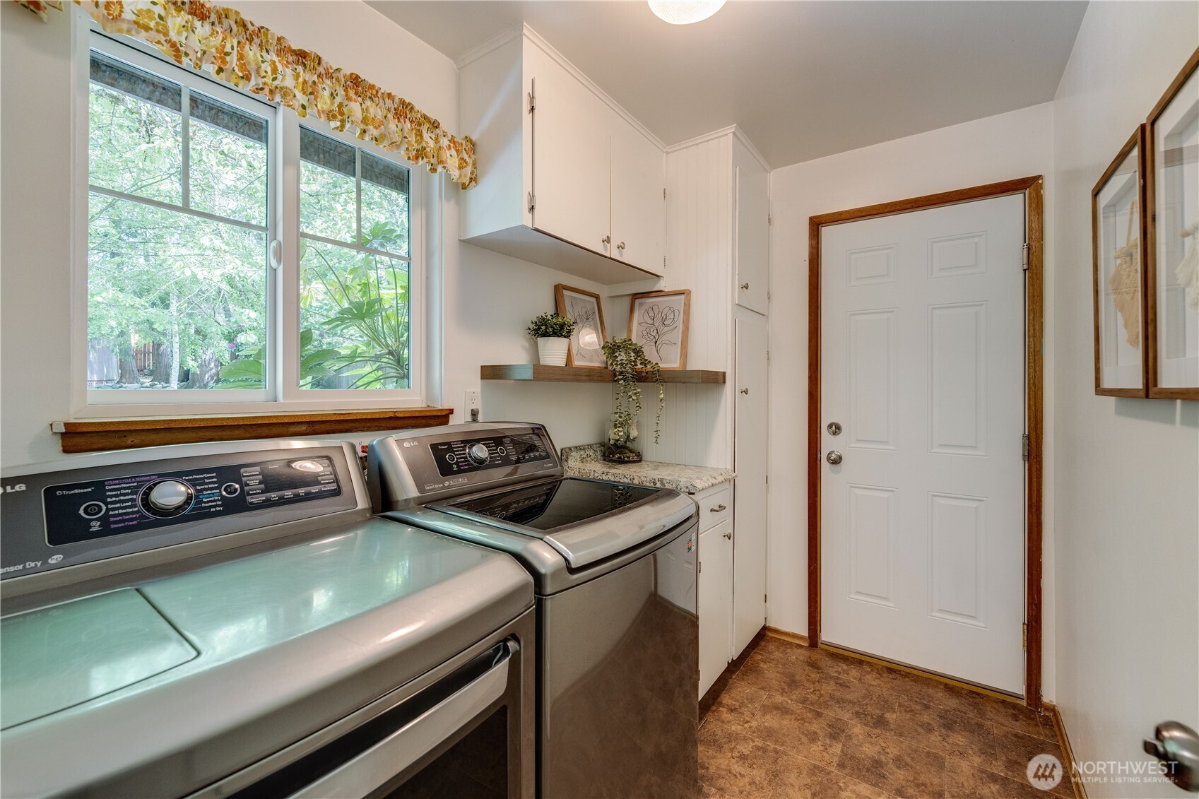 property viewer photo 16